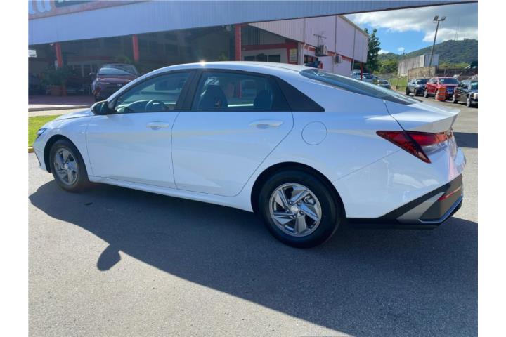 2024 Hyundai Elantra SE