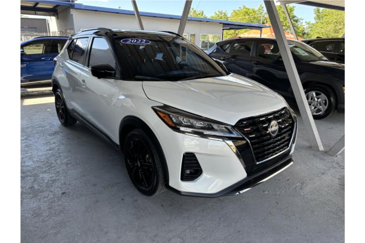 2022 Nissan Kicks SR