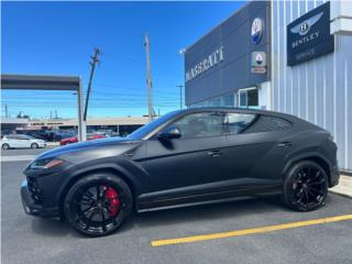 Lamborghini Puerto Rico 2022 URUS'' NEGRA CON ROJA NUEVA MIRALA