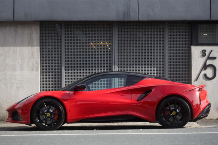 2024 LOTUS EMIRA FIRST EDITION ROJO VIVID
