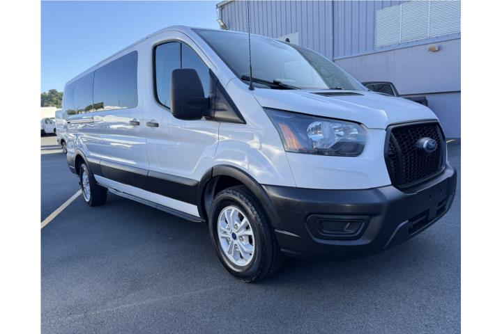 Ford Transit Passenger Van del 2023