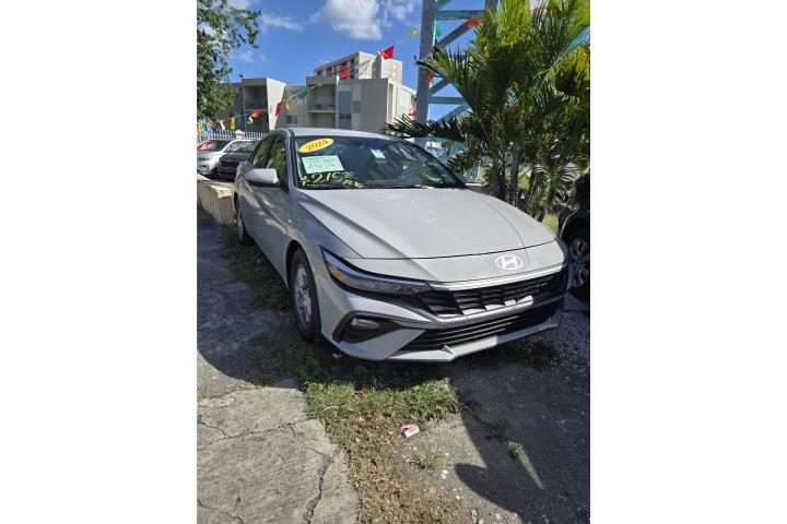 Hyundai Elantra del 2024