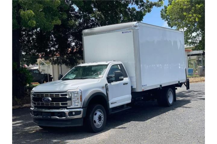 Ford F-550 con Caja Seca 2025
