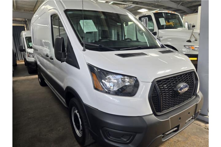2023 Ford Transit T250 Cargo Van Medium Roof