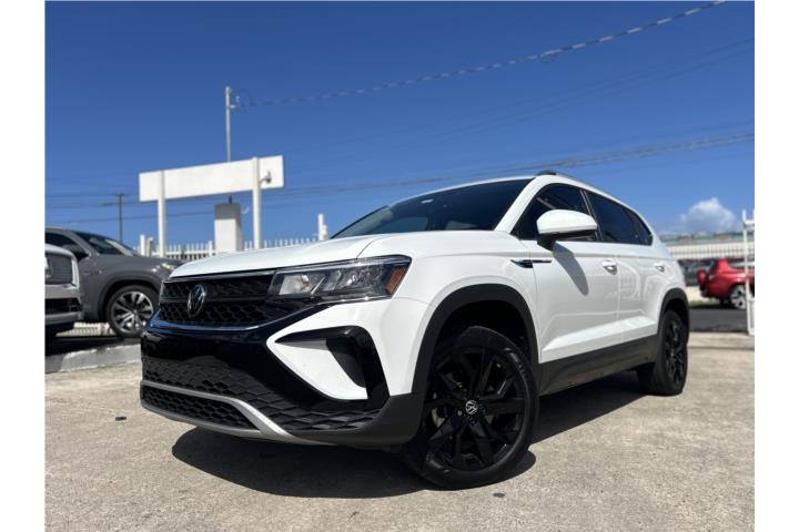 2024 Volkswagen Taos SE, Only 12k miles!