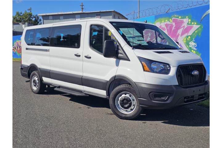 Ford Transit Passenger Van del 2025