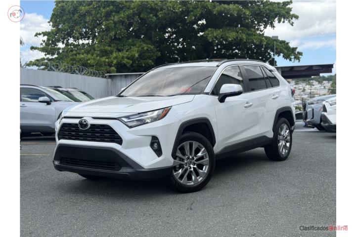 Rav4 XLE PREMIUM/ Clean!