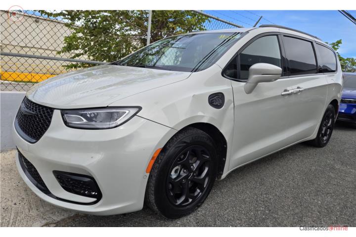 Chrysler Pasifica S 2021