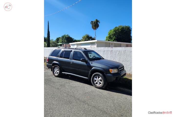 Nissan Pathfinder LE año 2000