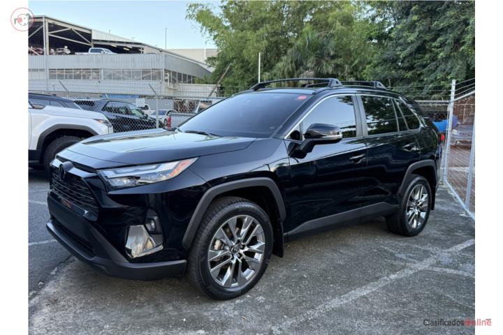 Toyota Rav4 XLE Premium 2024