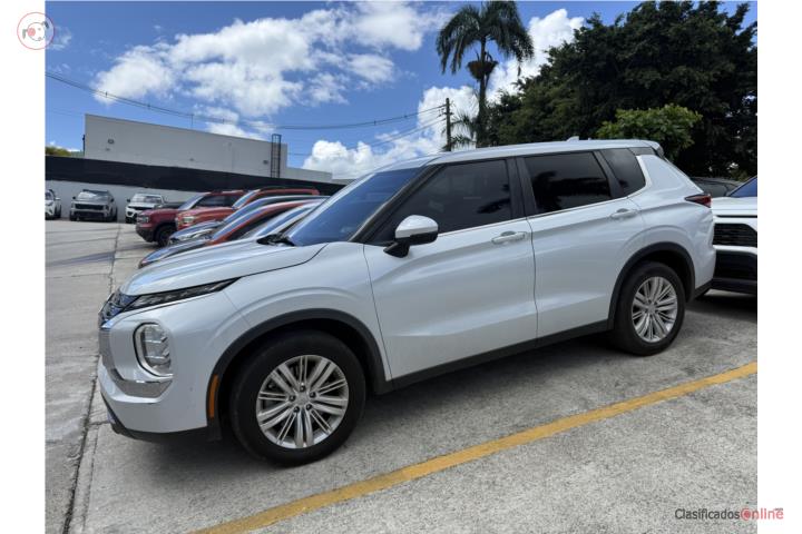Mitsubishi Outlander ES 2022 3 filas