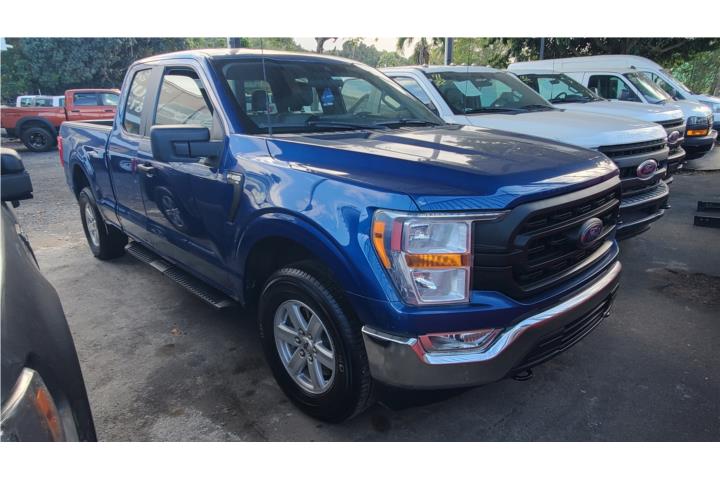 2022 Ford F150 XL Cabina 1/2 4x4