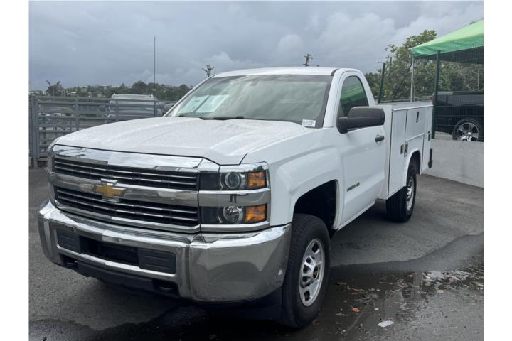Chevrolet Silverado 2018 con Caja de Herramientas