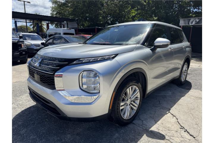 2024 Mitsubishi Outlander / 3 Rows