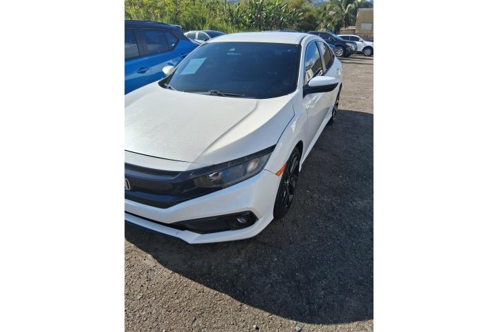 Honda Civic 2020 14,010 millas