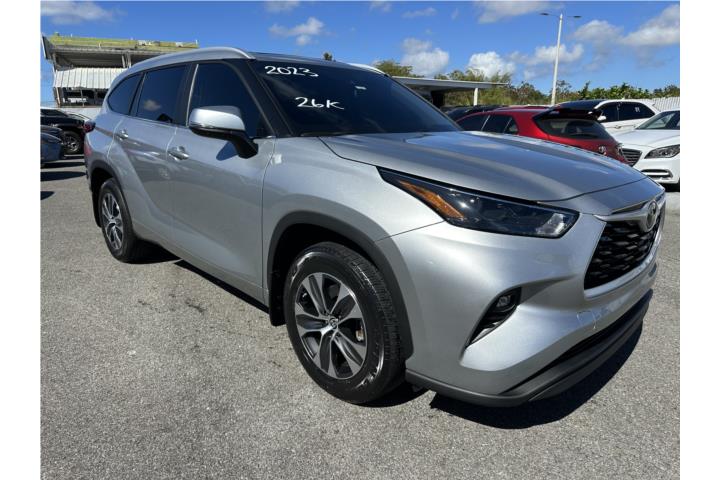 TOYOTA HIGHLANDER XLE 2023(SOLO 26K MILLAS)