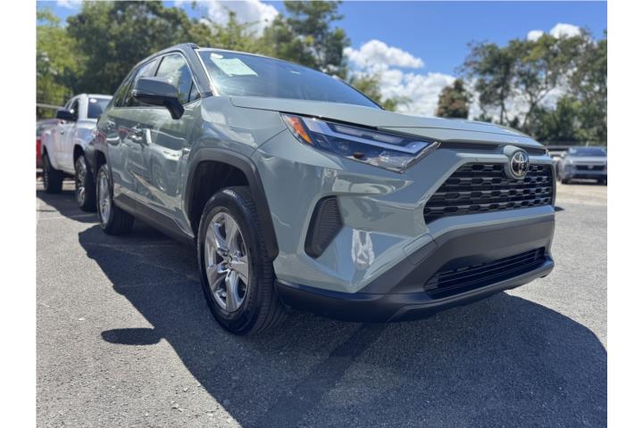 ¡2024 Toyota Rav4 XLE | Clean Carfax!