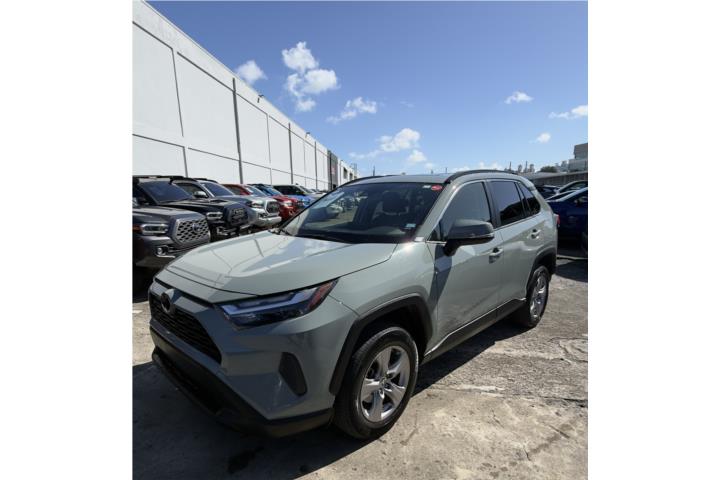 Toyota RAV4 XLE con Sunroof