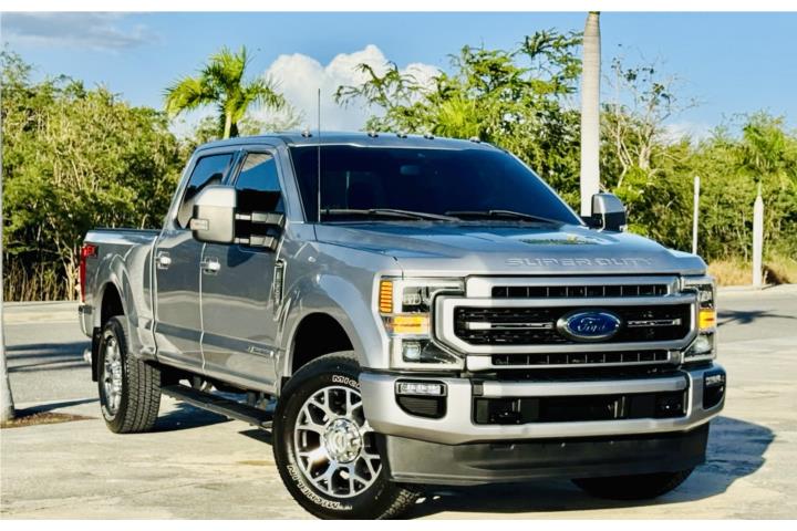 2022 Ford F-250 Lariat FX4 Panorámica