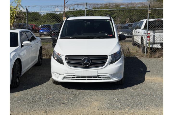 CPO 2023 Mercedes-Benz Metris Clean Clean