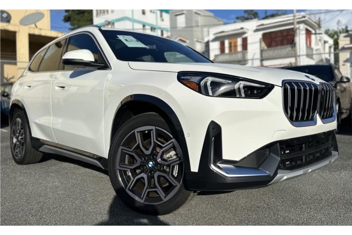 BMW X1 XDrive 28i Roja por Dentro, 1K Millas