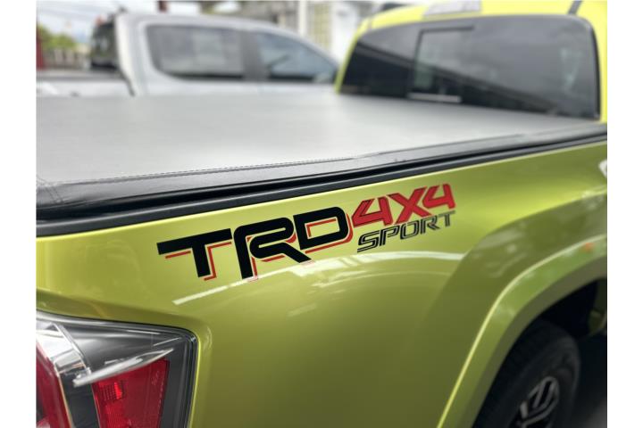TOYOTA TACOMA COLOR ÚNICO 4x4