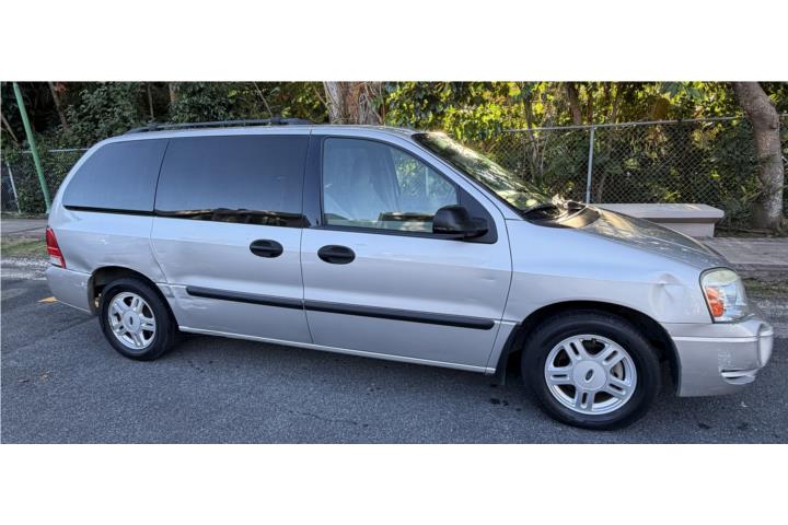 Ford Minivan, solo 50K millas, Limpia