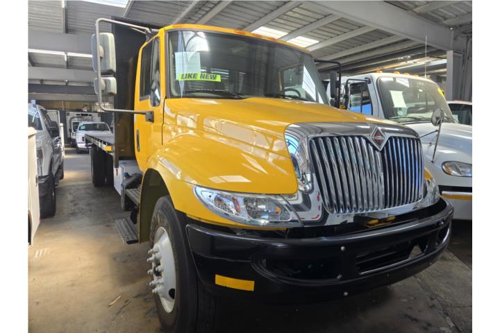 International 4300 Flat Bed 26 ft
