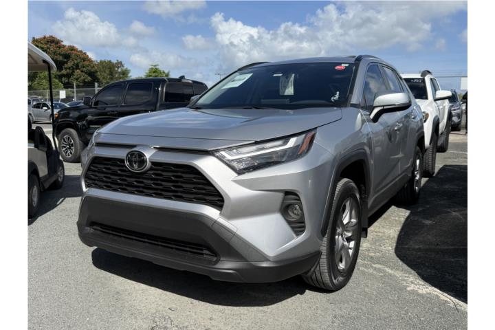 Toyota RAV4 XLE 2024