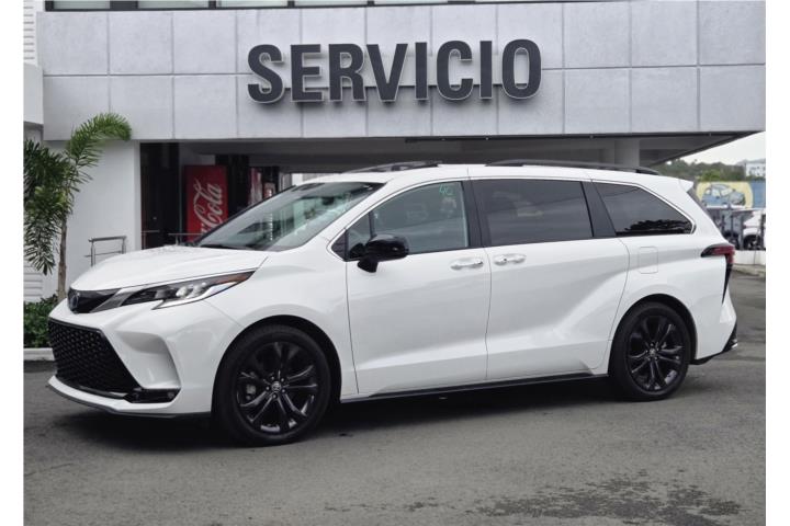 Toyota Sienna XSE Hybrid 2024
