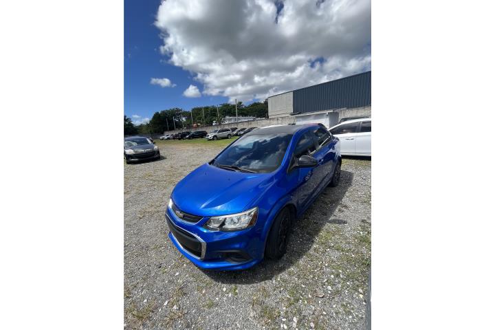 Chevrolet Sonic 2017 $4,600 !