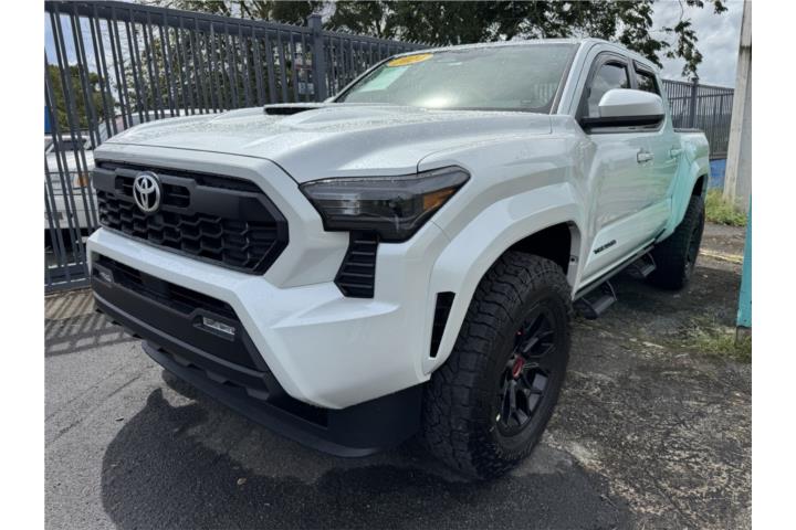 TOYOTA TACOMA TRD SPORT 2024 / 80 MILLAS
