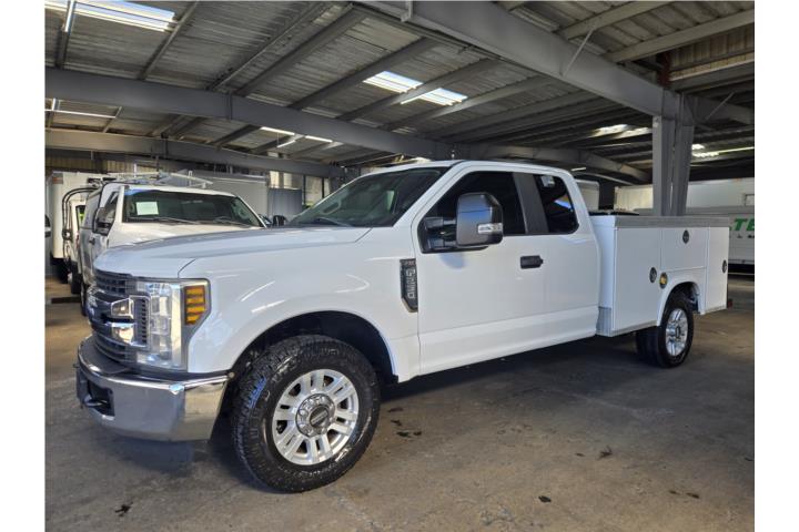 Ford F-250 STX 2019 con Caja de Servicio