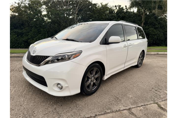 2017 Toyota Sienna SE