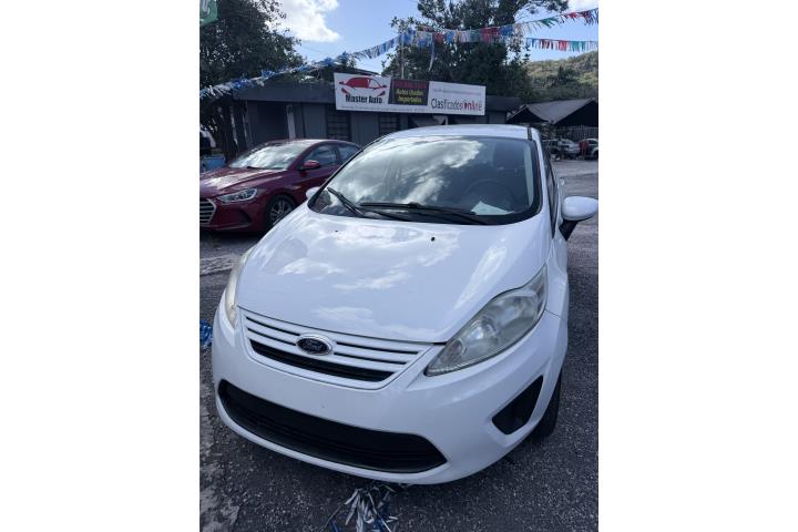 Ford fiesta 2013 Std a/c $4,995