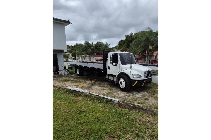 2015 Freightliner Flatbed Truck