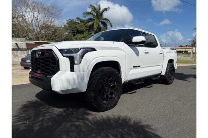 TOYOTA TUNDRA TRD SPORT 4X4
