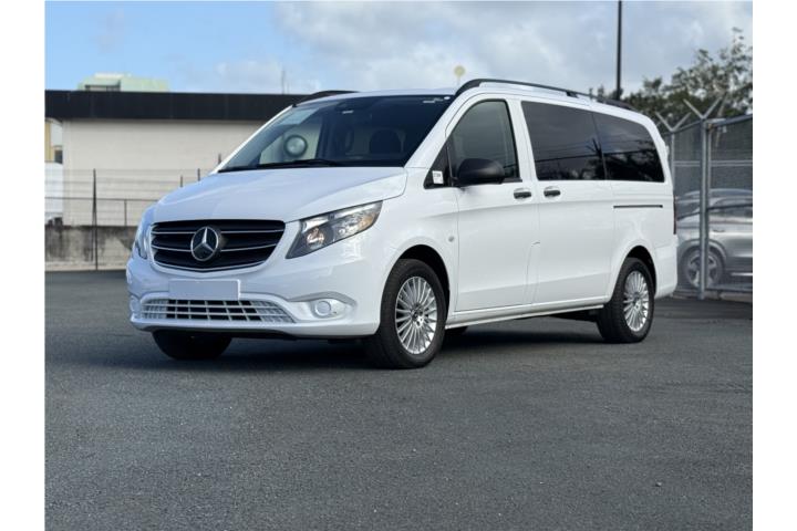 Metris Passenger Van 23’ ¡cómo nueva!