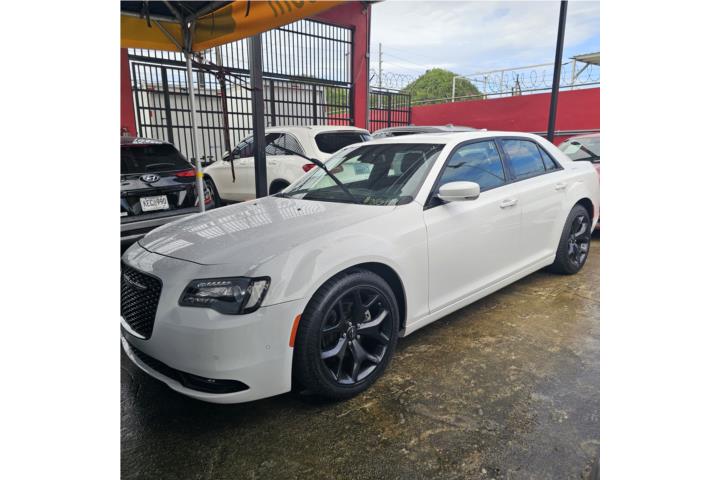 Chrysler 300 C 2022 30 Mil Millas Piel