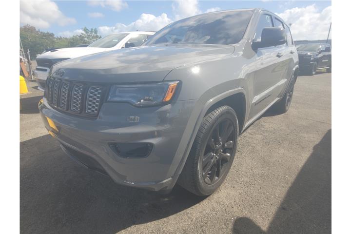 Jeep Grand Cherokee Altitude Premium Techo Solar LED Cemento