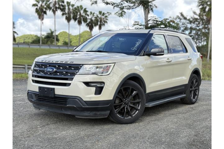 2018 Ford Explorer XLT - 60K Millas