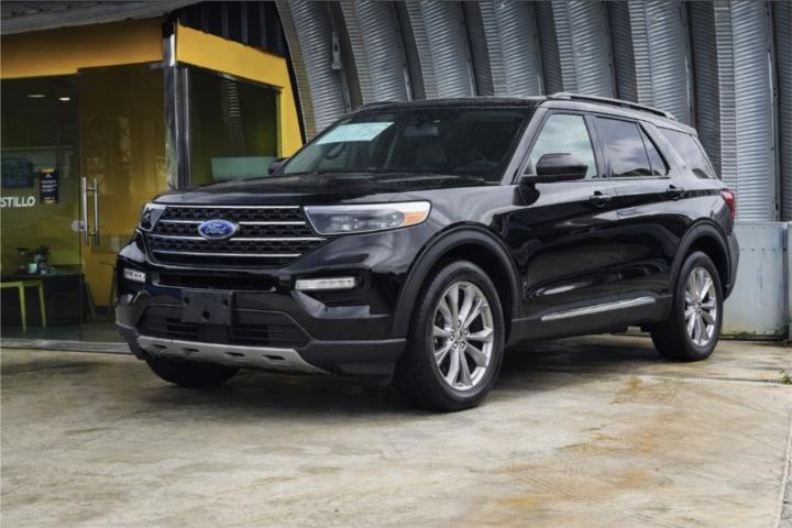 2023 Ford Explorer XLT Captain Chair