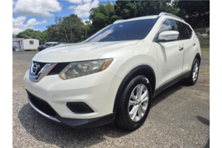 Nissan Rogue 2015 extra clean!