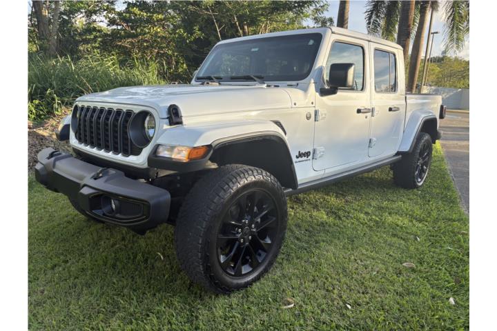 Jeep Gladiator NighHawk 2025