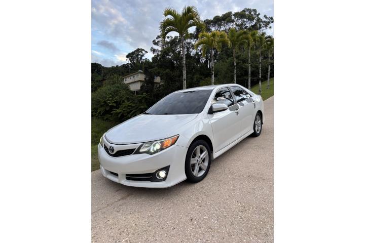 2014 TOYOTA CAMRY SE 4cilindros