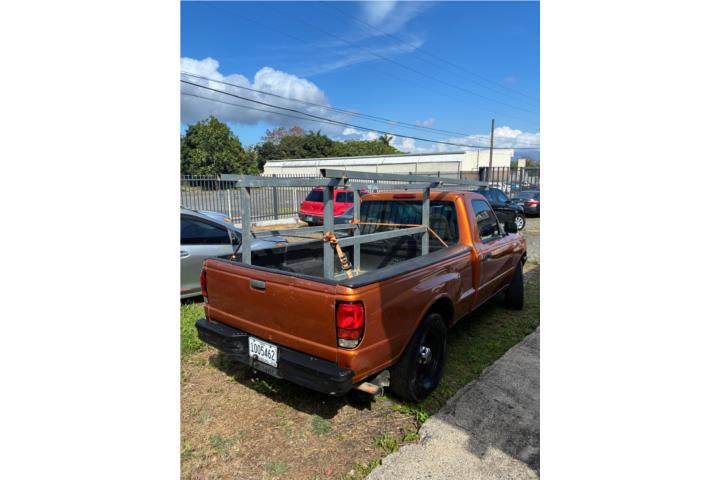 Mazda B 2500 STD año 2000 $3,900