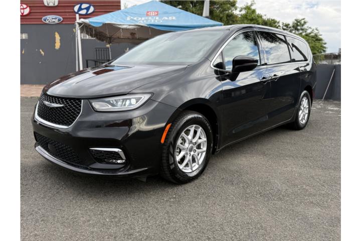 Chrysler Pacifica Touring 2023
