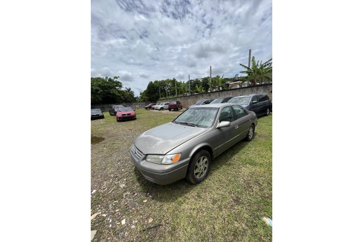 Toyota Camry 1998 V6 $1,300 !