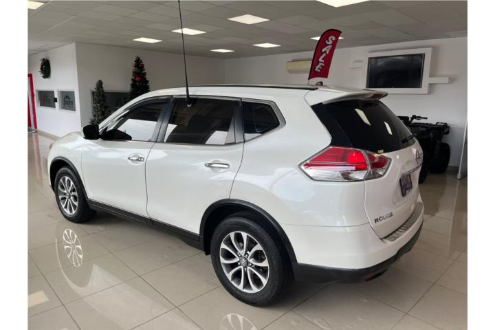 White Nissan Rogue