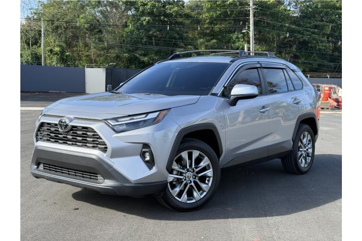 2024 Toyota Rav4 XLE 30,500 millas